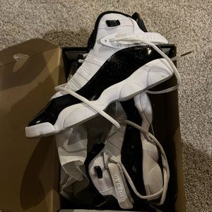 Boys Size 5 Air Jordan 6 Rings (GS)